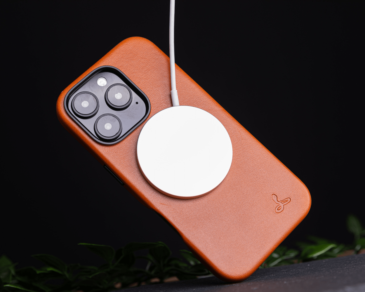 Apple iPhone 16 Pro Max - Metro Slim Leather Phone Case