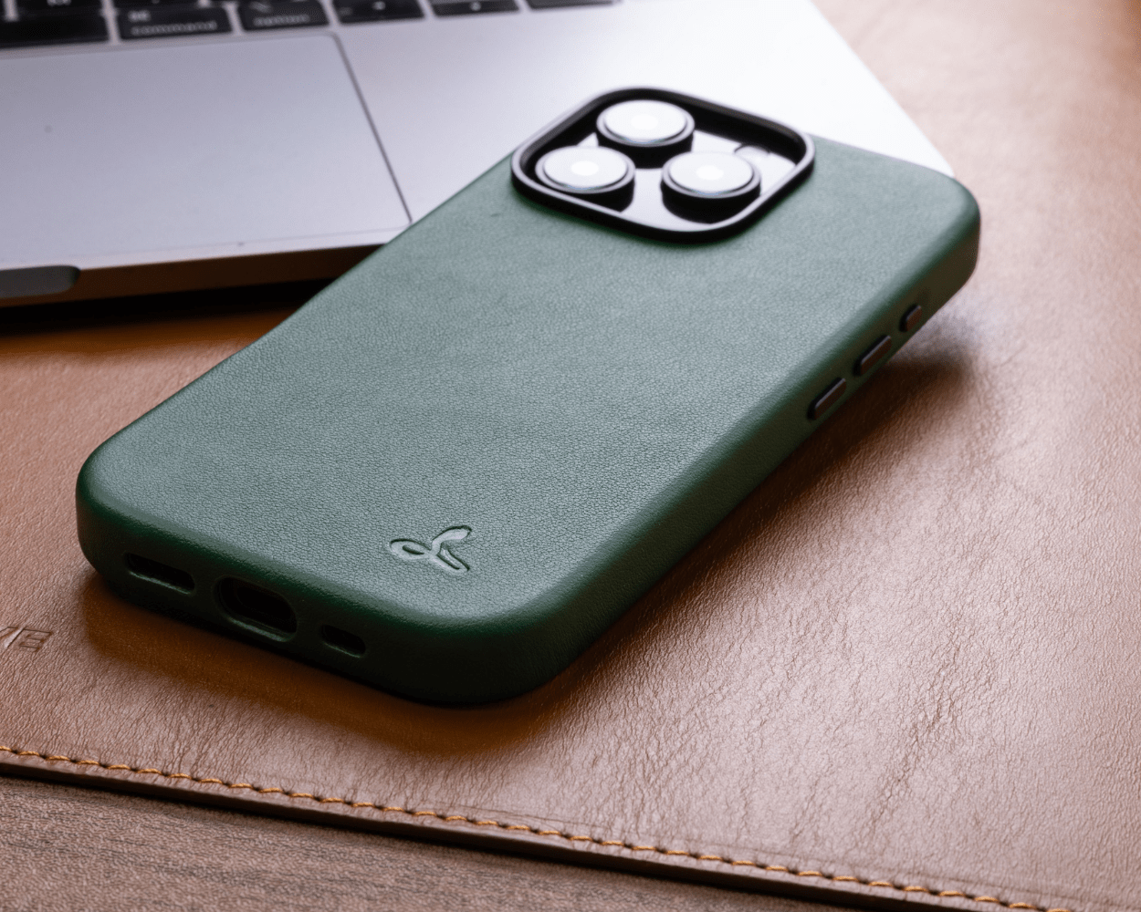 Apple iPhone 16 Pro - Metro Slim Leather Phone Case