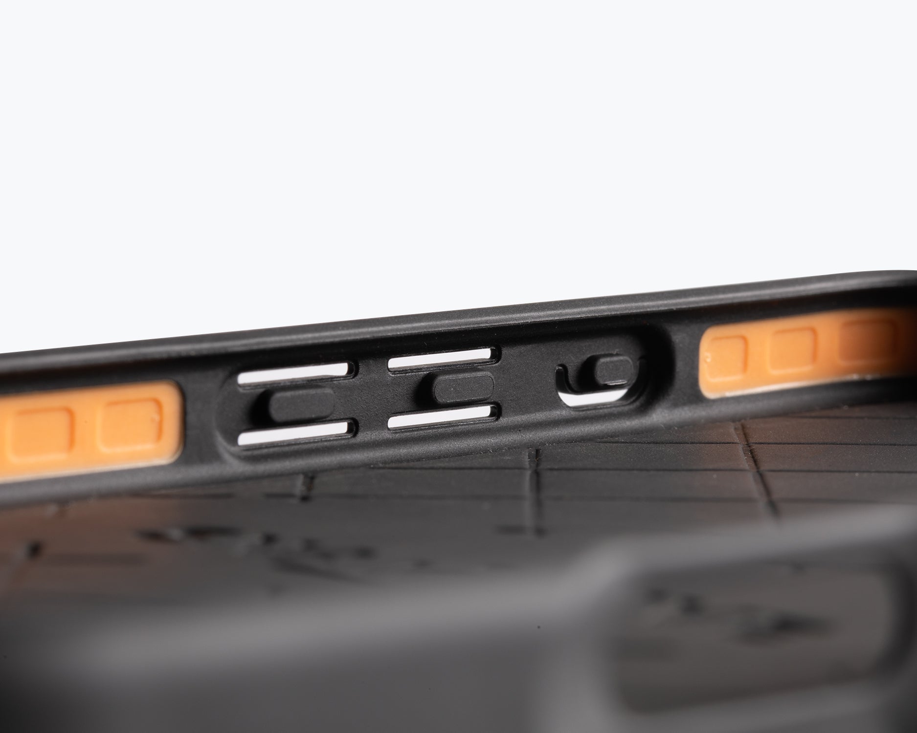 Apple iPhone 16 Plus - Metro Leather Phone Case