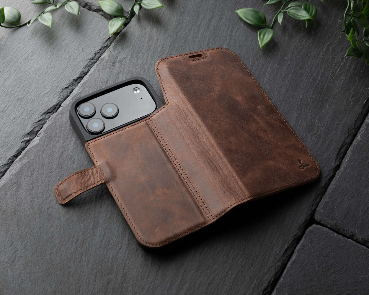 Apple iPhone 17 Pro - Vintage Leather Wallet Phone Case